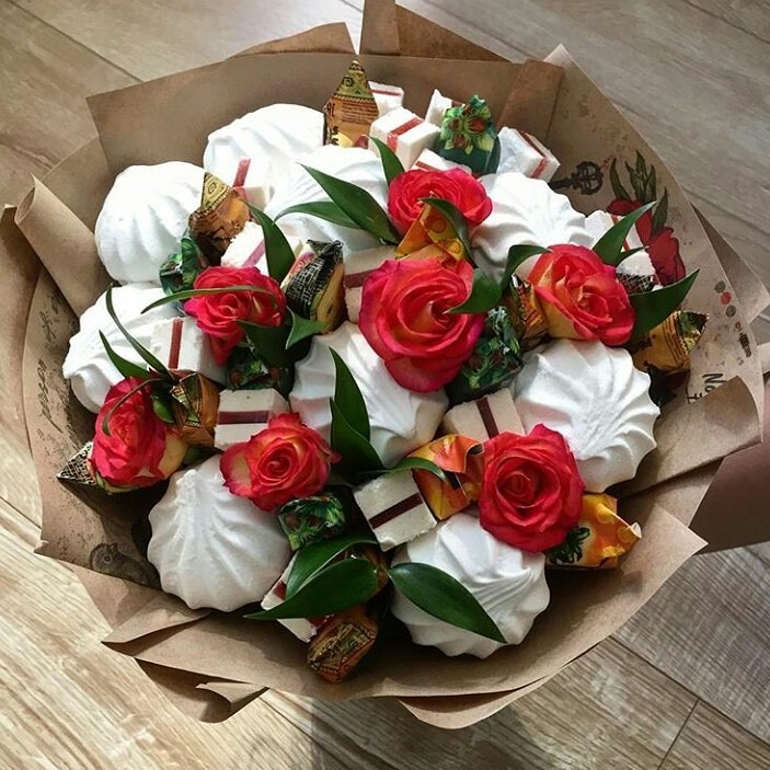 Зефир и розы в букете заказать с доставкой по Екатеринбургу -